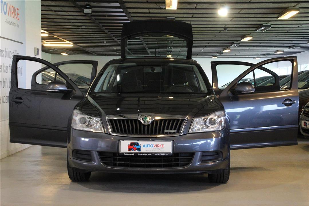 Grå Skoda Octavia fra 2012