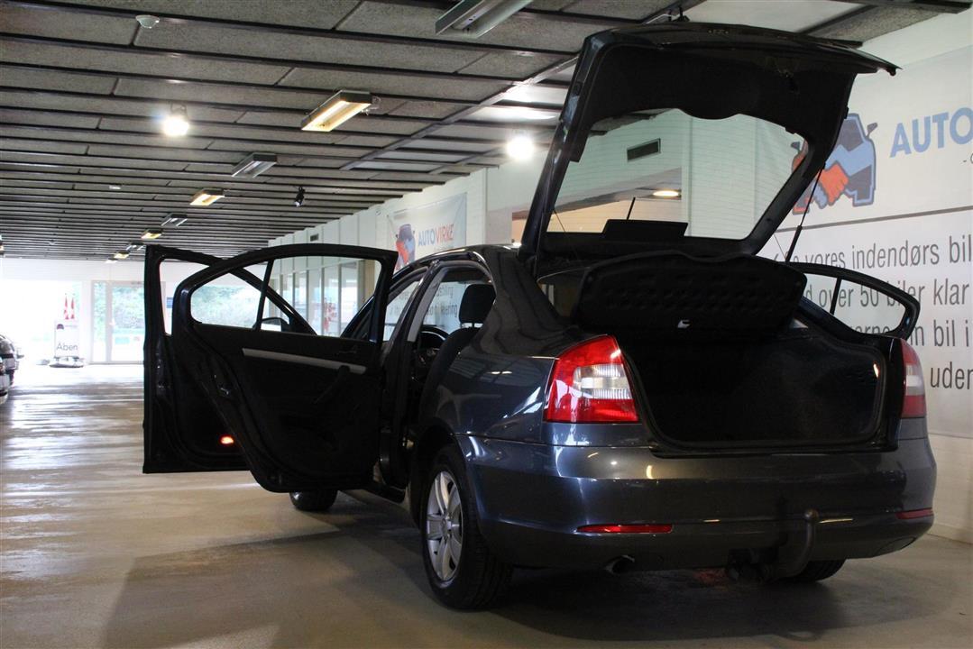 Grå Skoda Octavia fra 2012