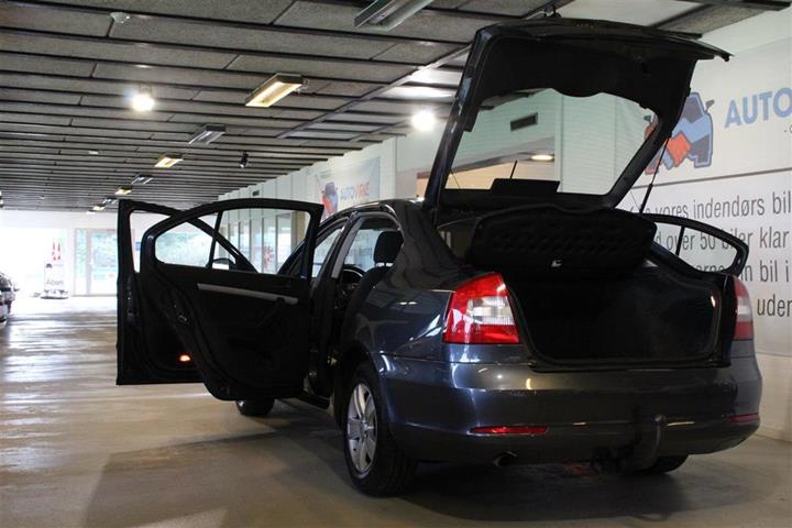Grå Skoda Octavia fra 2012