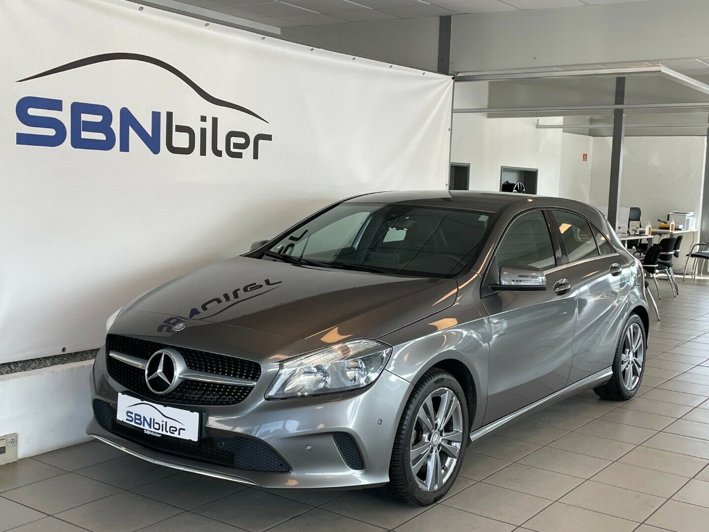 Grå Mercedes A180 d fra 2016