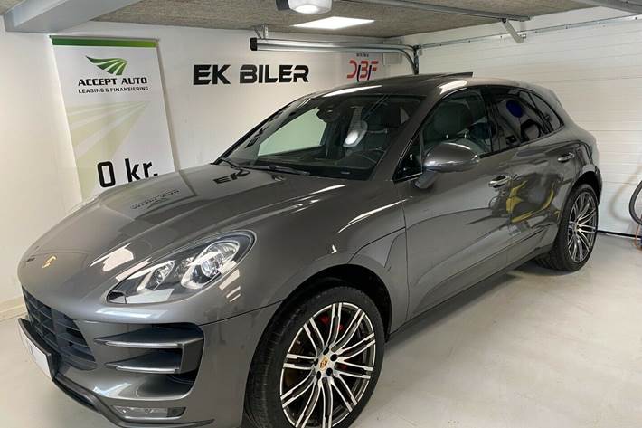 Grå Porsche Macan Turbo fra 2014