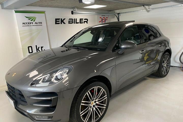 Grå Porsche Macan Turbo fra 2014