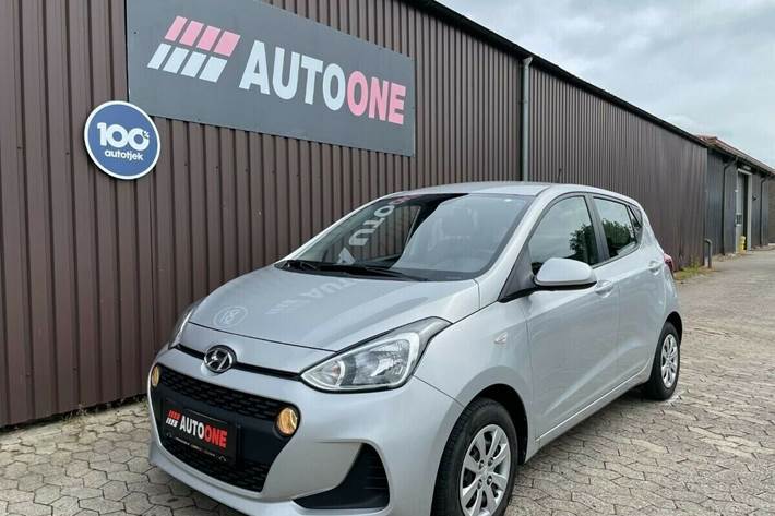 Grå Hyundai i10 fra 2018