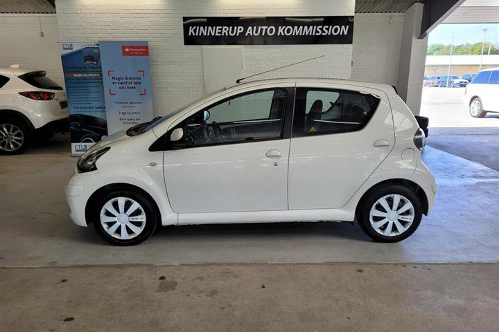 Hvid Toyota Aygo fra 2011