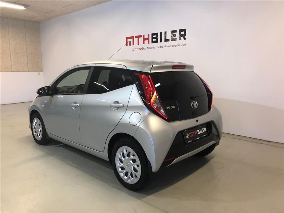 Grå Toyota Aygo fra 2019