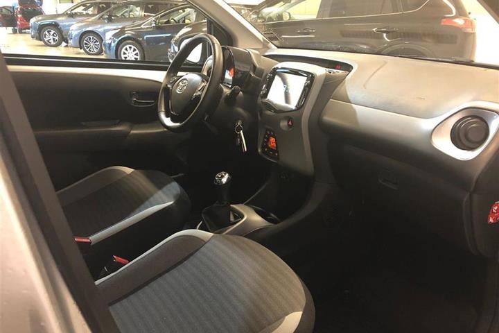 Grå Toyota Aygo fra 2019