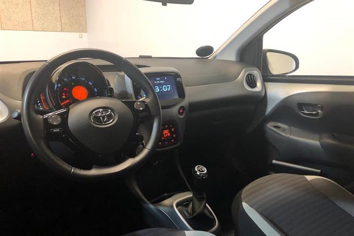 Grå Toyota Aygo fra 2019
