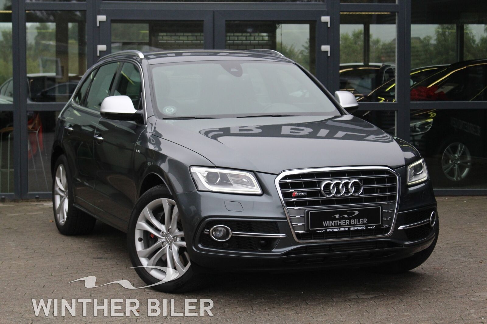 Grå Audi SQ5 fra 2016