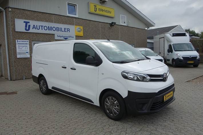 Hvid Toyota ProAce fra 2017