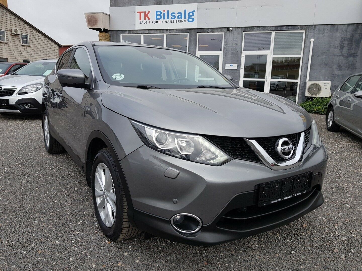 Grå Nissan Qashqai fra 2016
