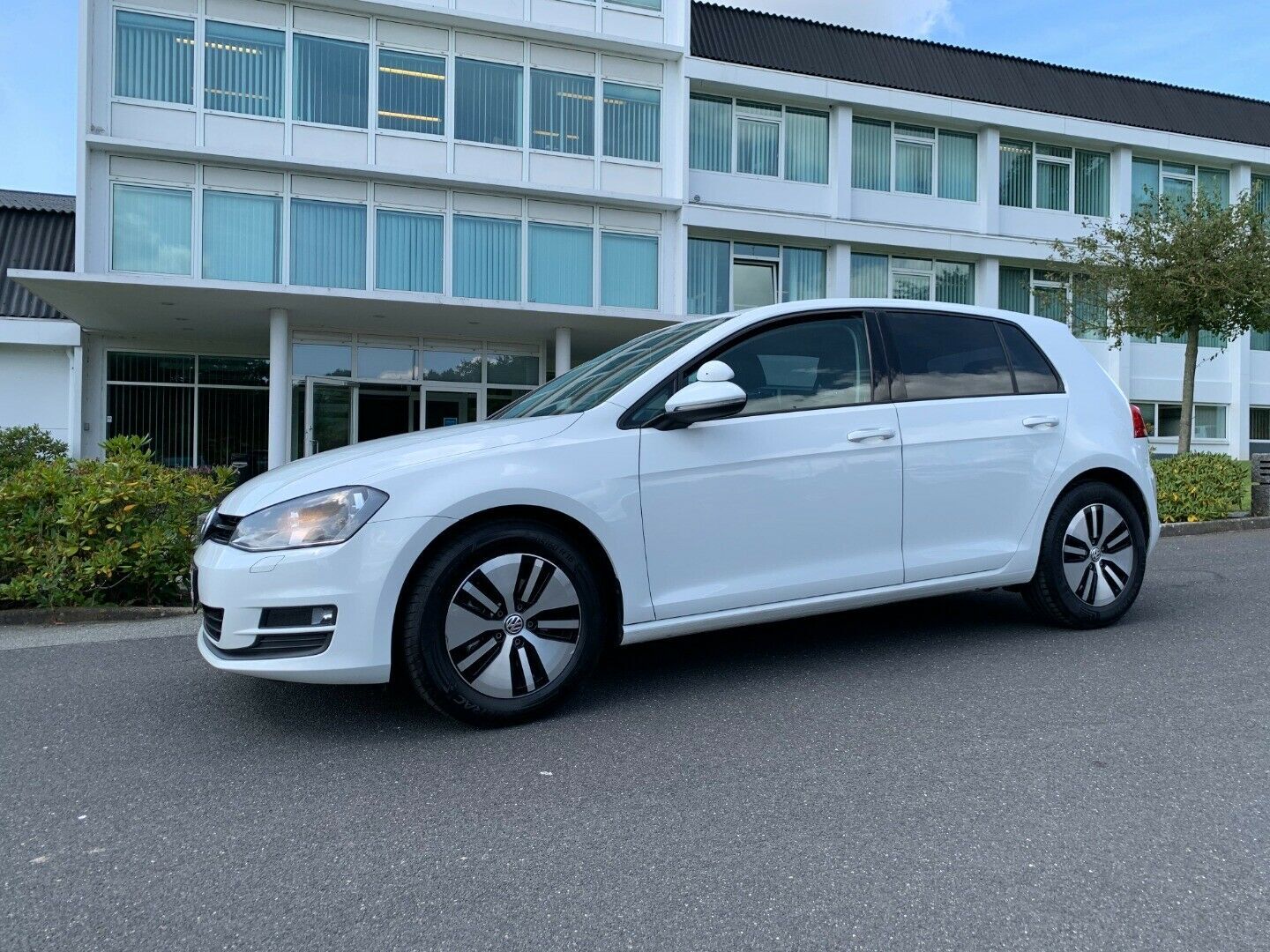Hvid VW Golf VII fra 2013