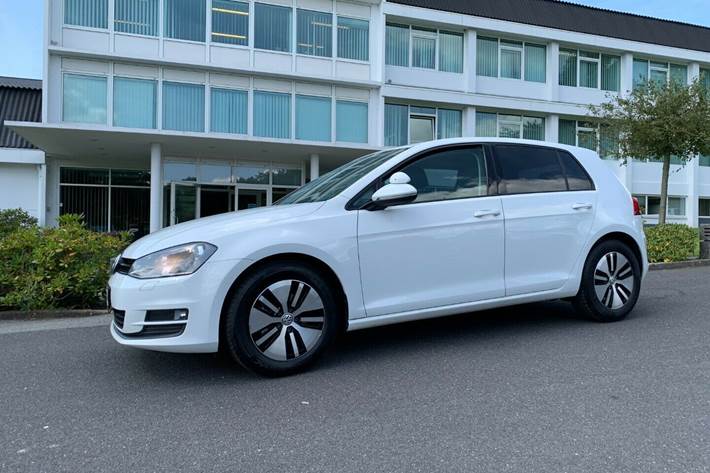 Hvid VW Golf VII fra 2013