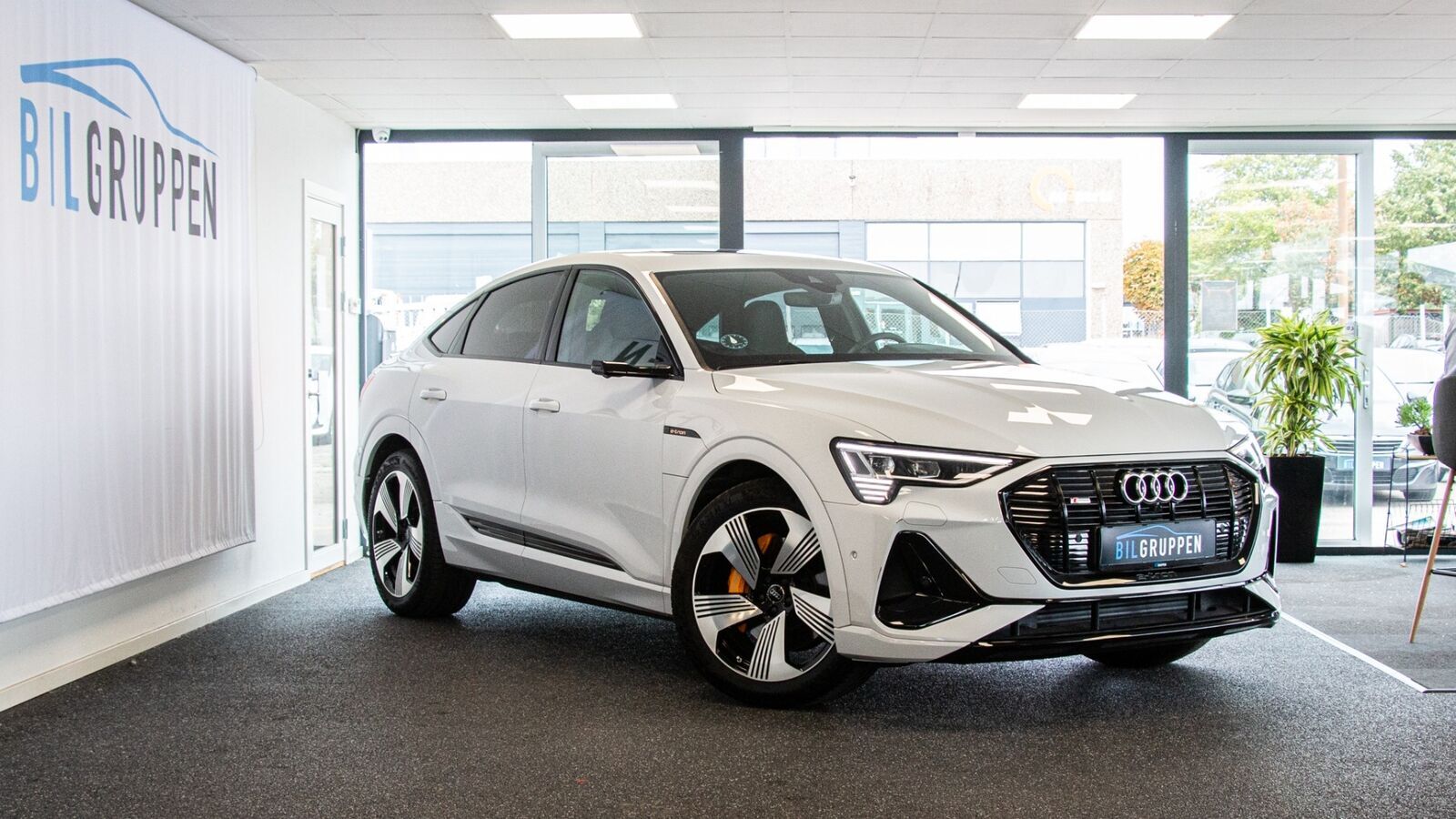 Sort Audi e-tron fra 2020