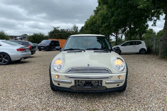 Hvid Mini Cooper fra 2004