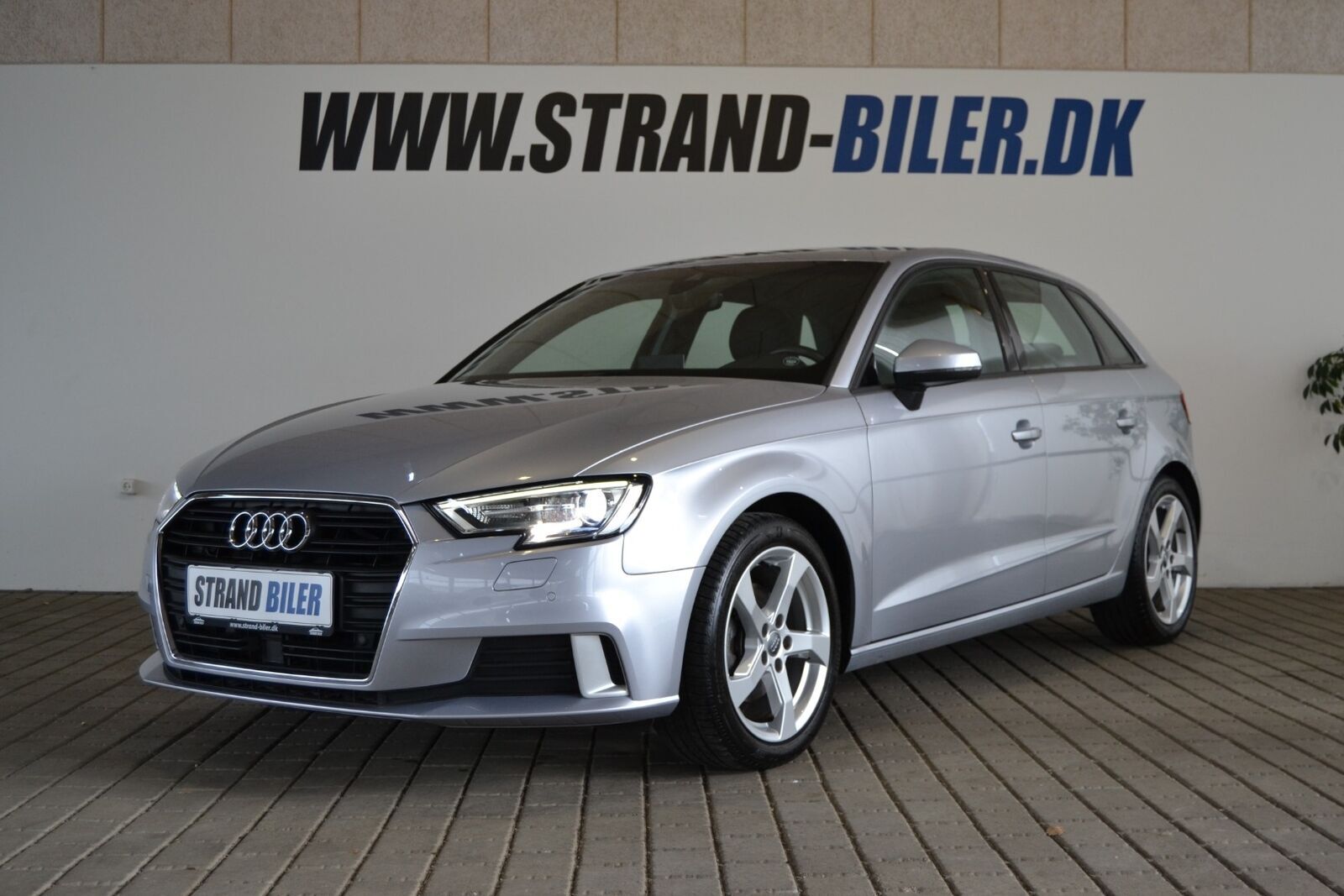 Grå Audi A3 fra 2018