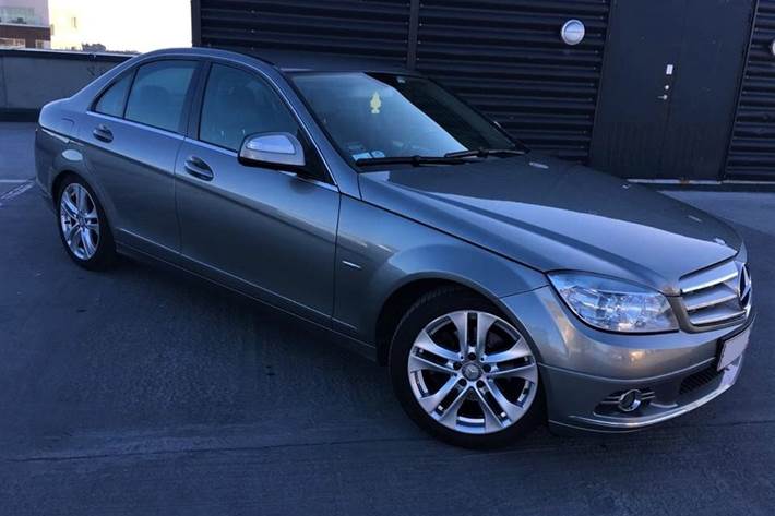 Grå Mercedes C220 fra 2008