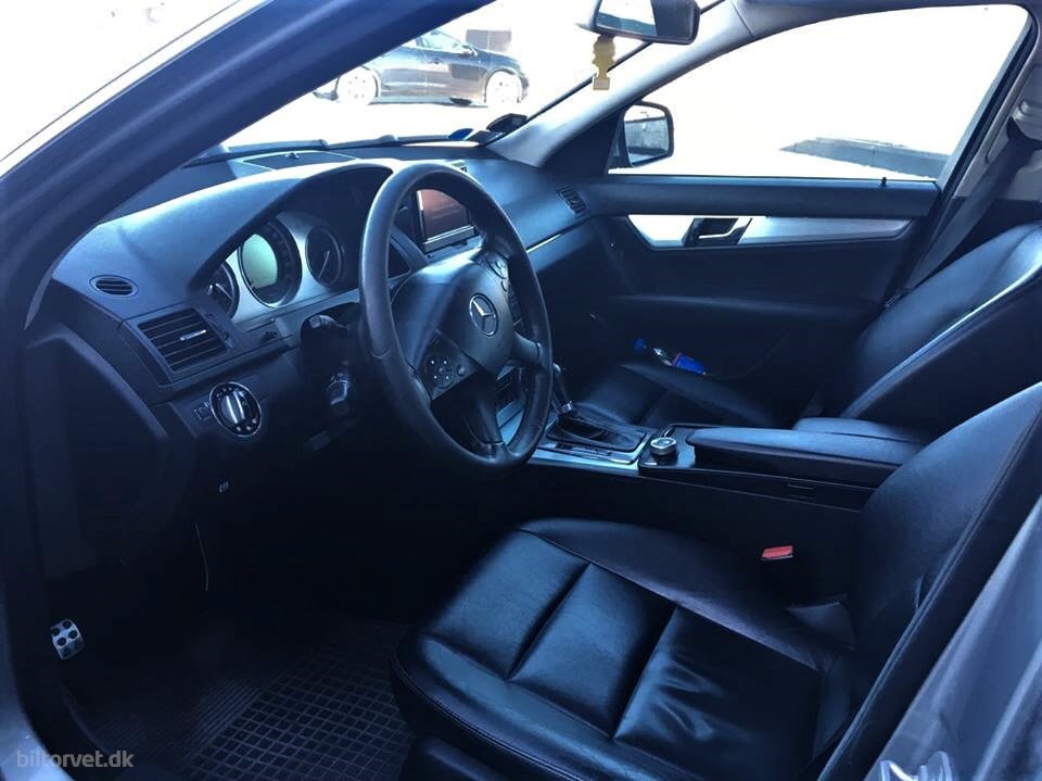 Grå Mercedes C220 fra 2008