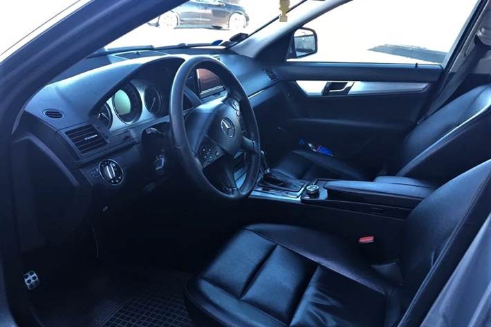 Grå Mercedes C220 fra 2008