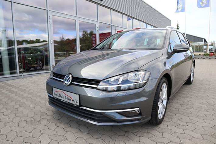 Grå VW Golf VII fra 2020