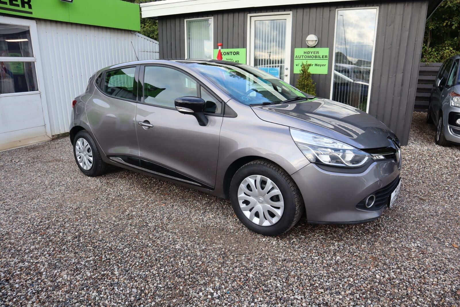 Grå Renault Clio IV fra 2014