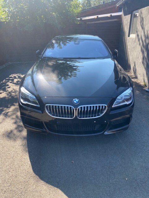 Sort BMW 650i fra 2016