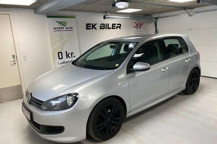 Grå VW Golf VI fra 2010