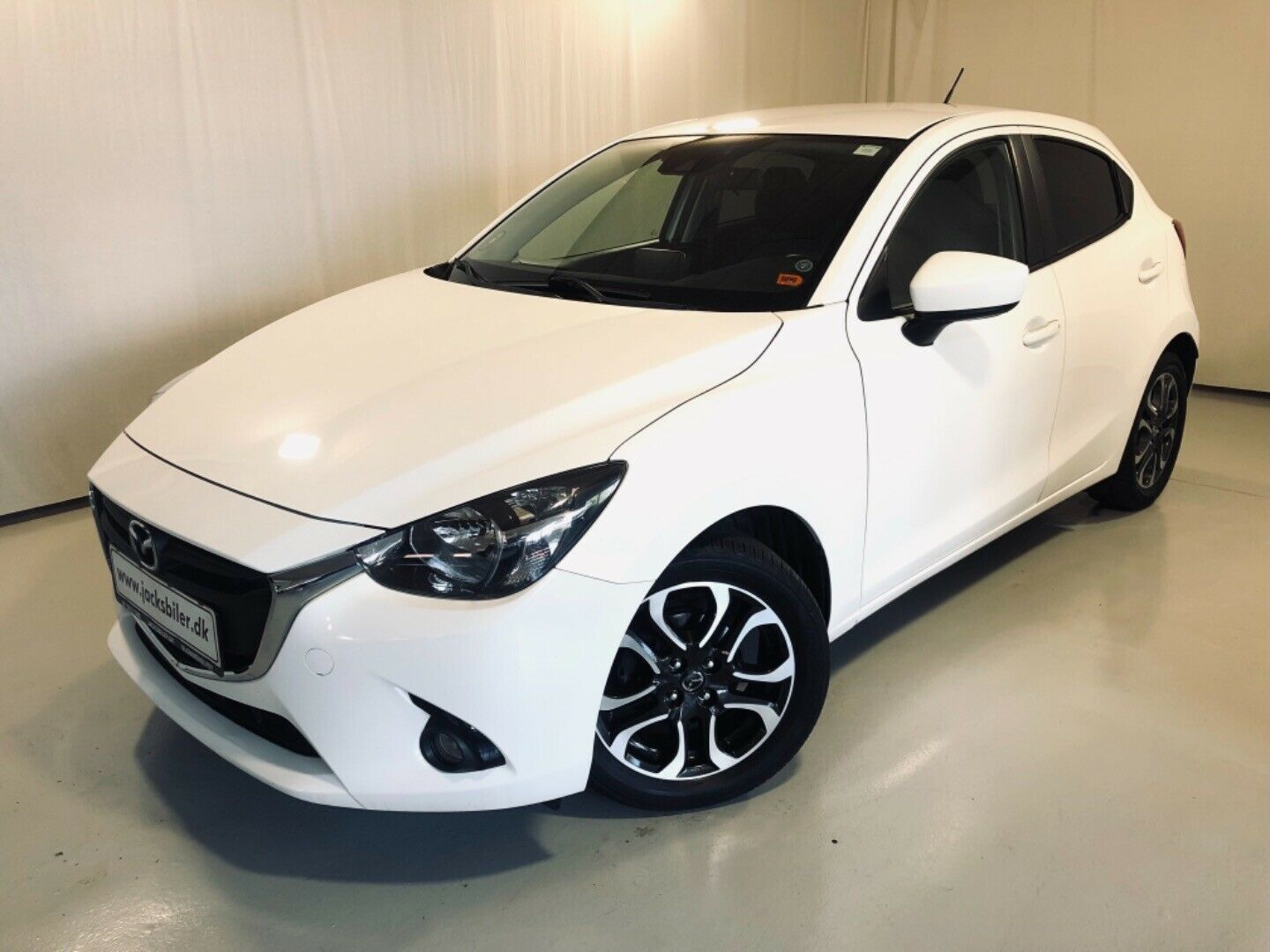 Hvid Mazda 2 fra 2015