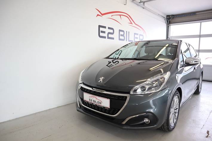 Grå Peugeot 208 fra 2016