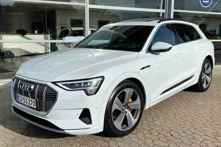 Grå Audi e-tron fra 2019