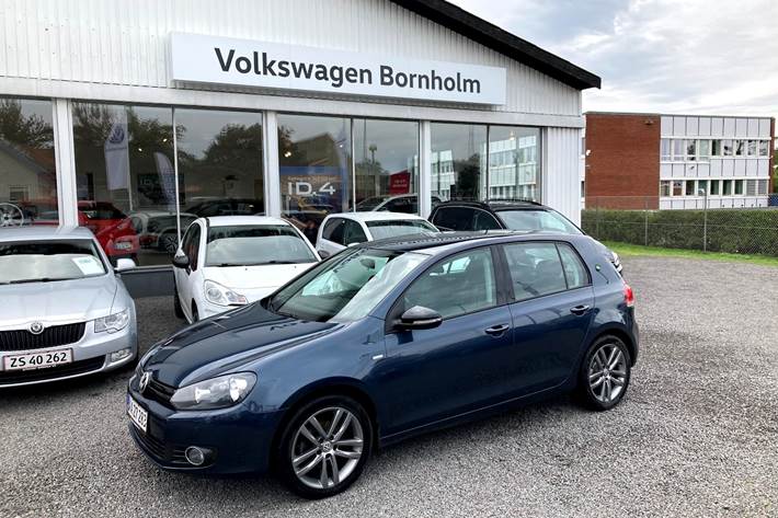 Blå VW Golf fra 2013