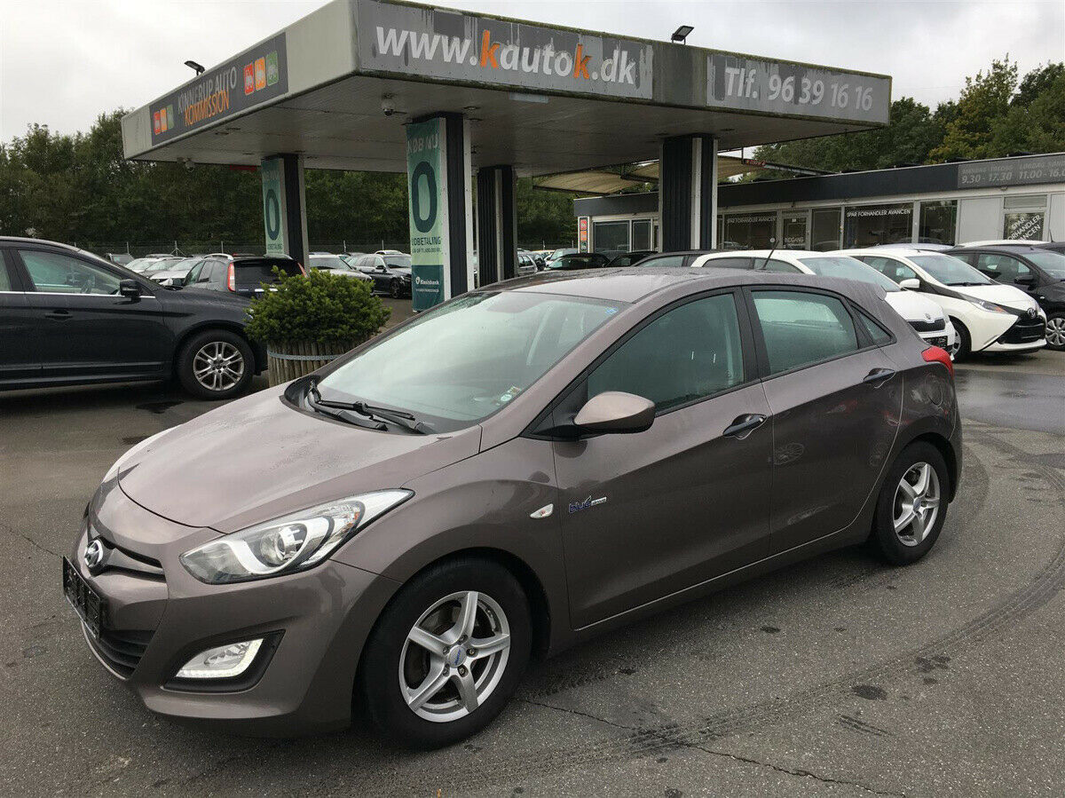 Grå Hyundai i30 fra 2014