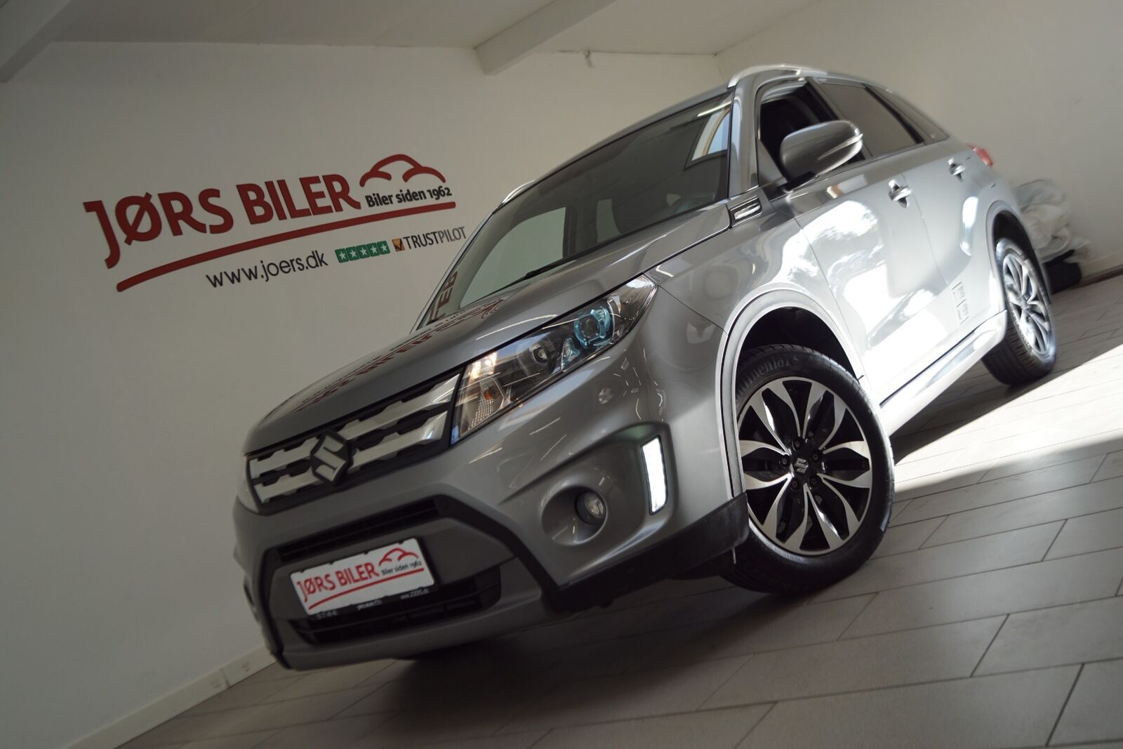 Grå Suzuki Vitara fra 2016