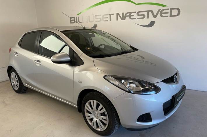 Grå Mazda 2 fra 2008