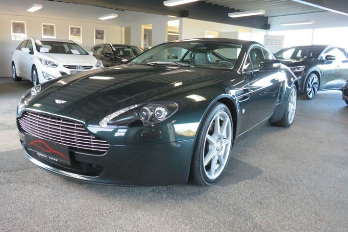Grøn Aston Martin V8 Vantage fra 2006
