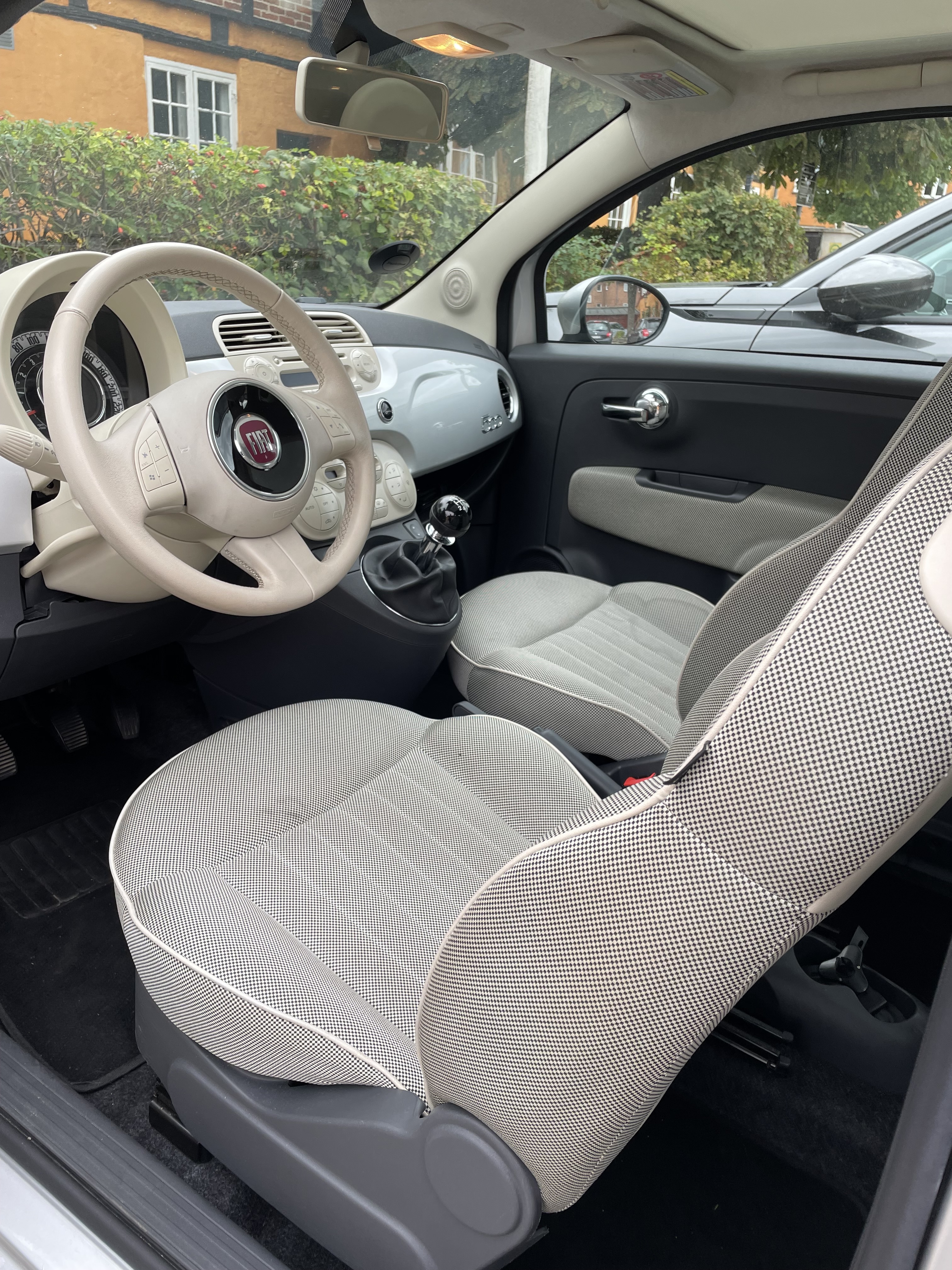 Sølv Fiat 500 fra 2011