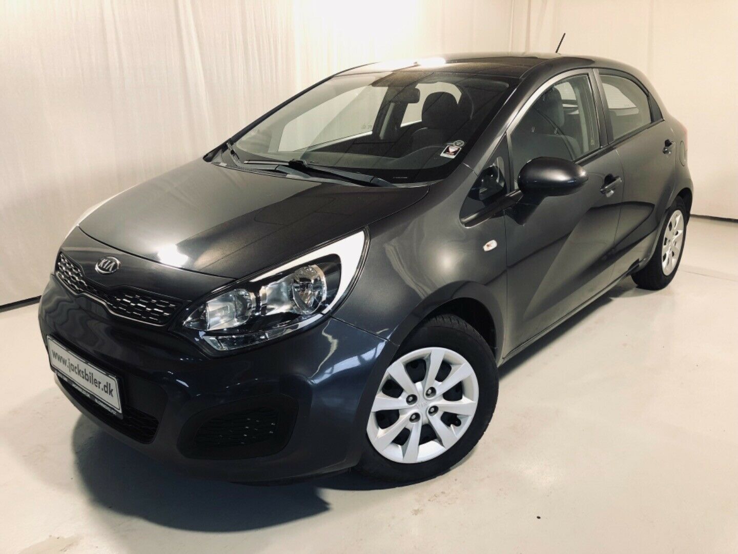 Grå Kia Rio fra 2012