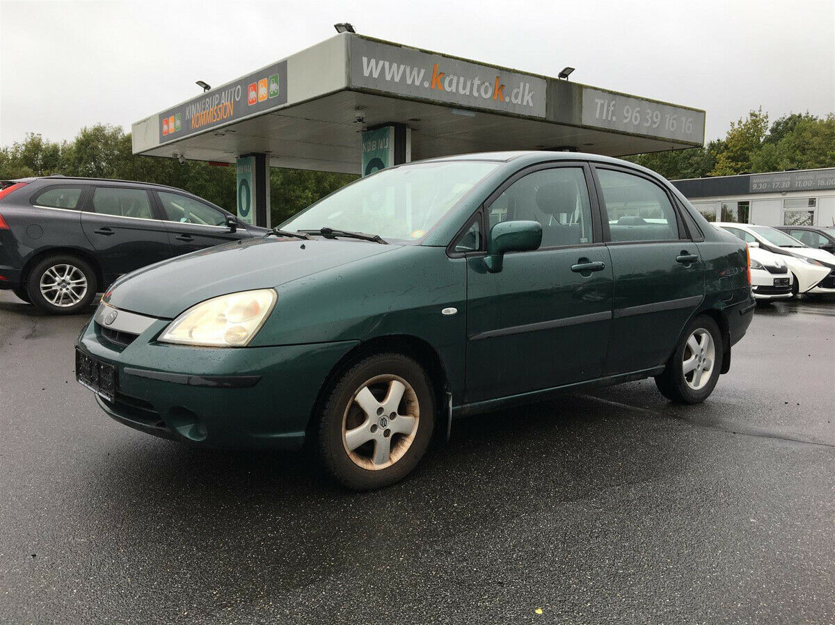 Grøn Suzuki Liana fra 2002