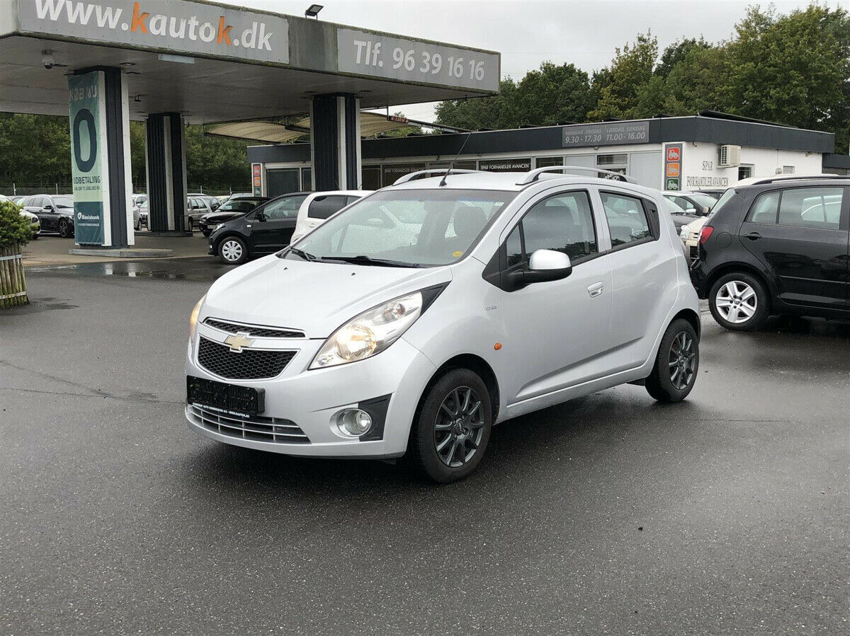 Grå Chevrolet Spark fra 2010