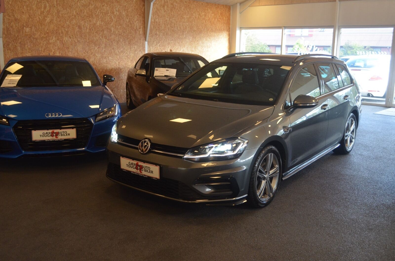 Grå VW Golf VII fra 2019