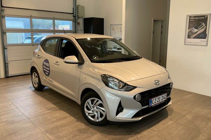 Grå Hyundai i10 fra 2021