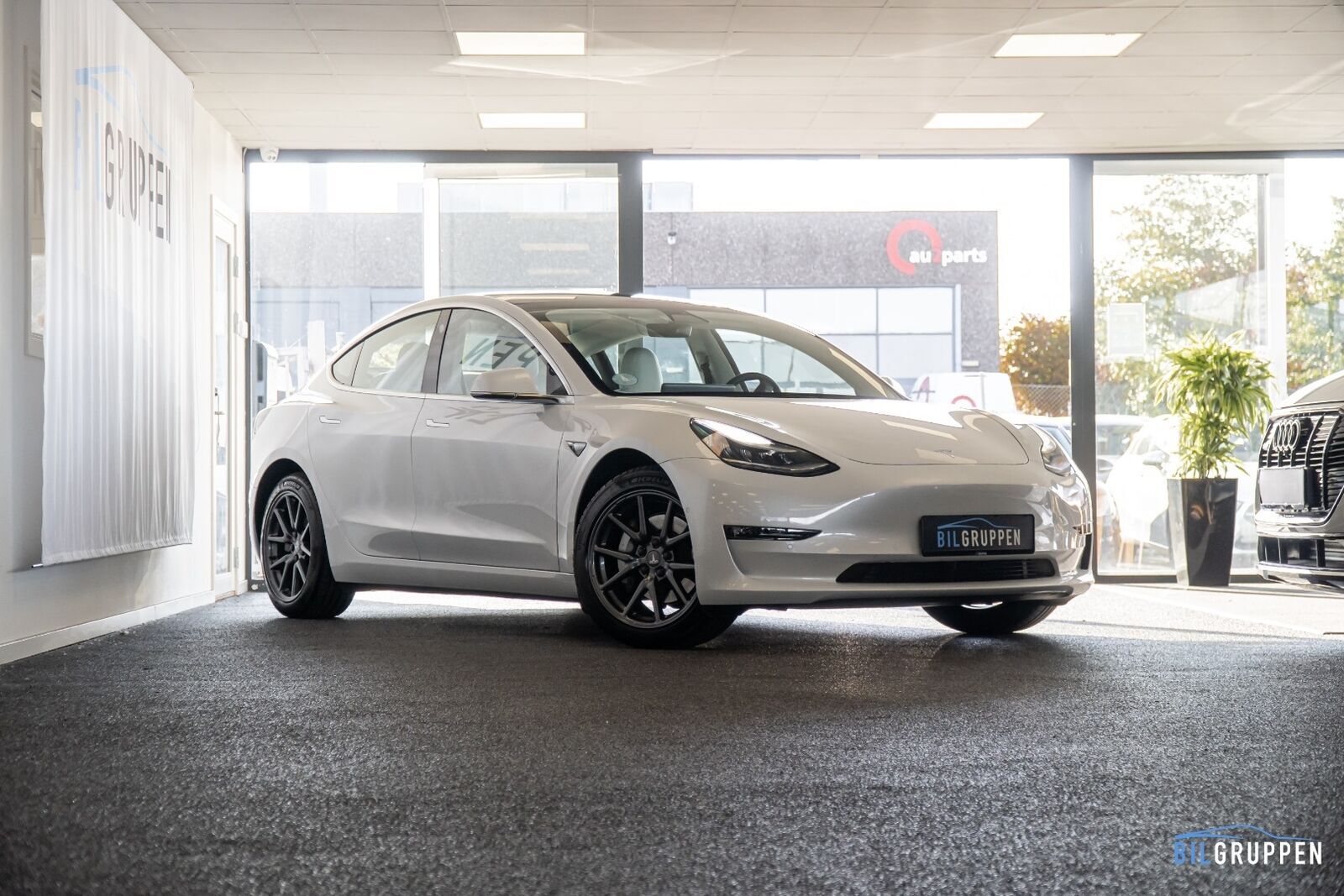 Hvid Tesla Model 3 fra 2020