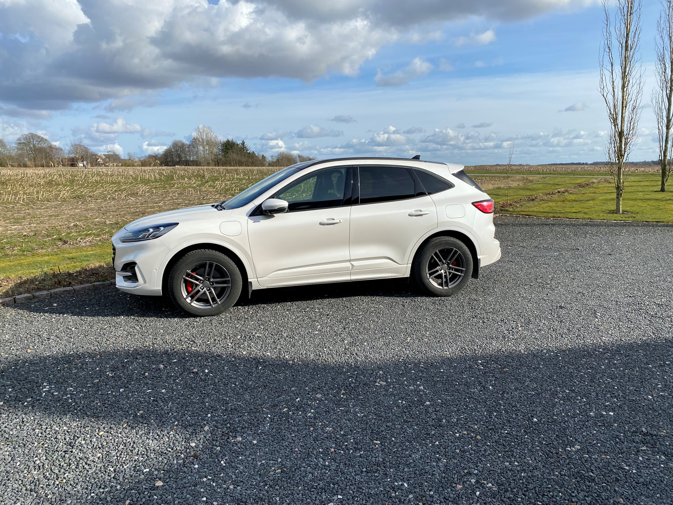 Hvid Ford Kuga fra 2021