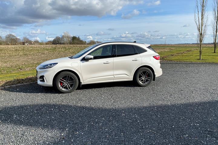 Hvid Ford Kuga fra 2021
