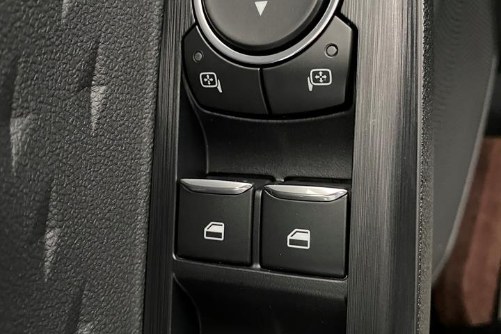 Hvid Ford Kuga fra 2021