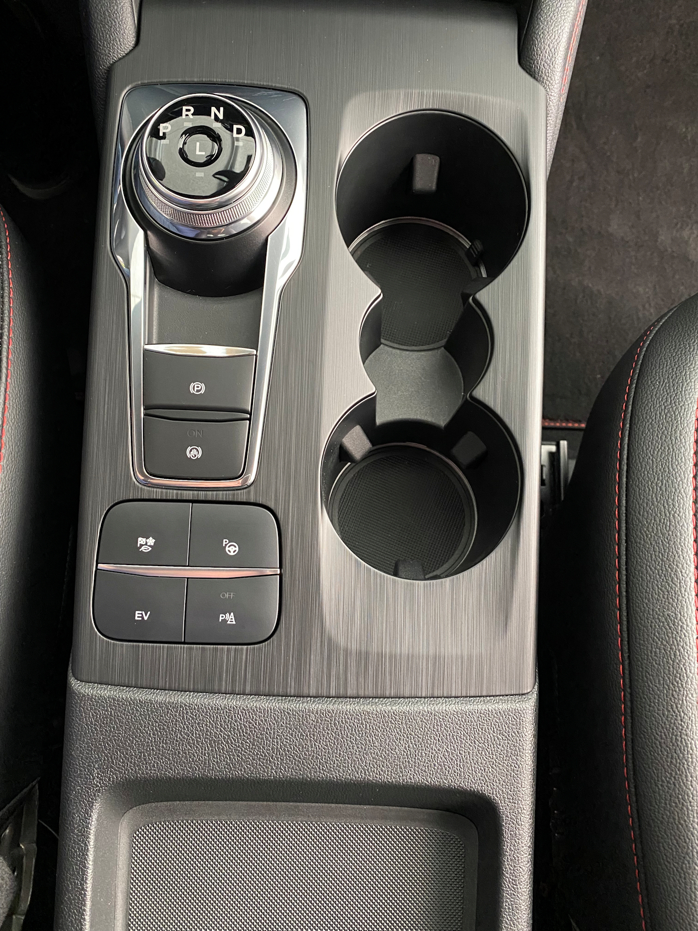 Hvid Ford Kuga fra 2021