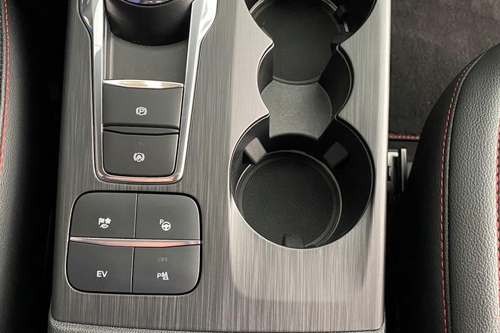 Hvid Ford Kuga fra 2021