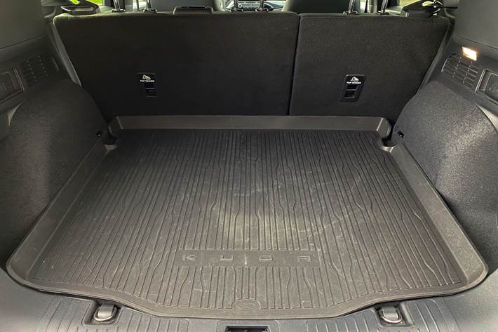 Hvid Ford Kuga fra 2021