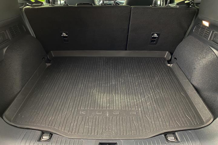 Hvid Ford Kuga fra 2021