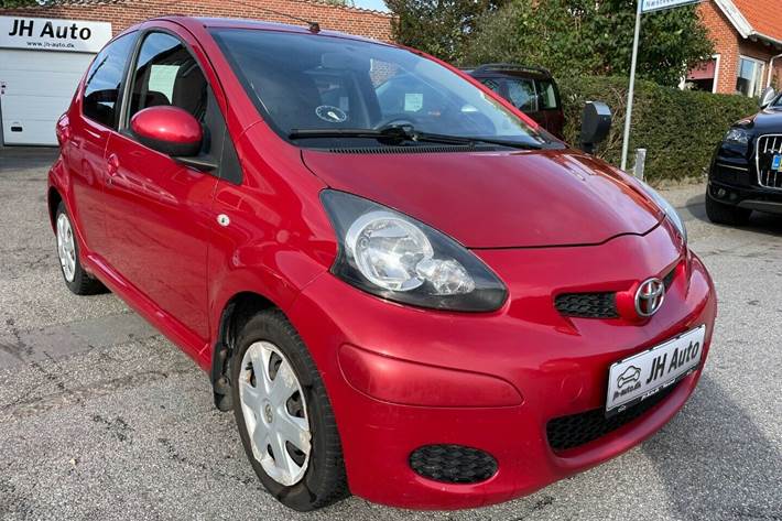 Grå Toyota Aygo fra 2011