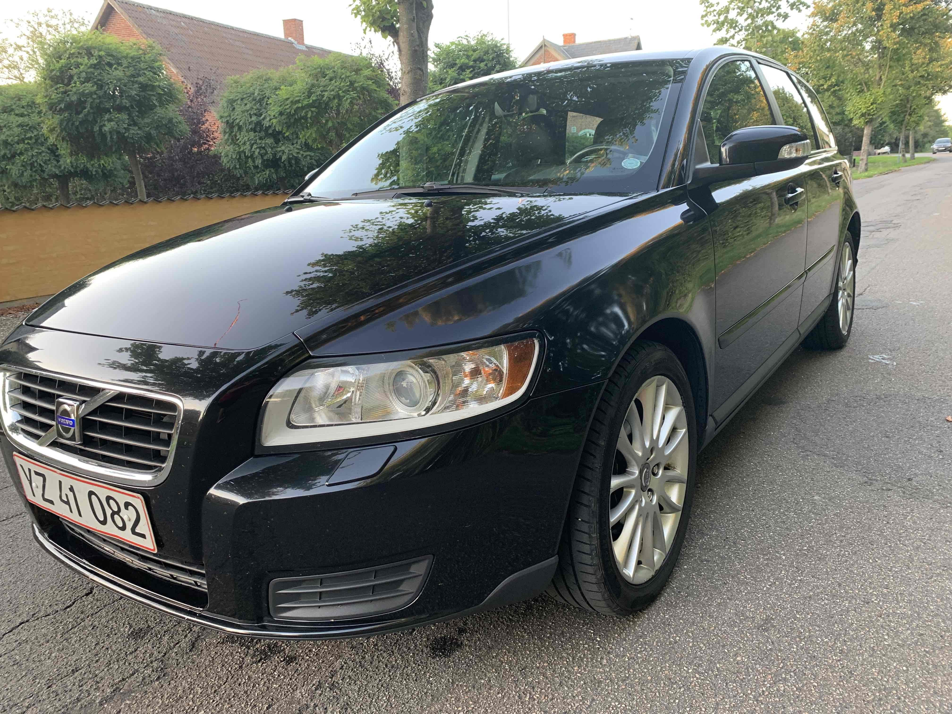 Sort Volvo V50 fra 2008